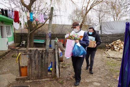 Ediţia a 7-a a activităţii social-filantropice „Bucuria de a dărui“ în Eparhia Dunării de Jos – fotografia 39