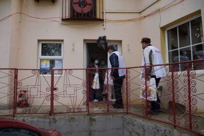 Ediţia a 7-a a activităţii social-filantropice „Bucuria de a dărui“ în Eparhia Dunării de Jos – fotografia 43