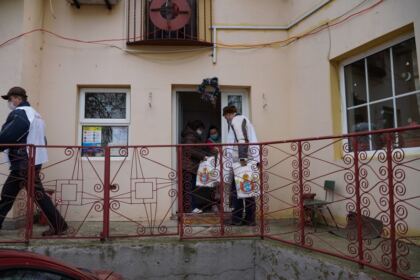 Ediţia a 7-a a activităţii social-filantropice „Bucuria de a dărui“ în Eparhia Dunării de Jos – fotografia 44