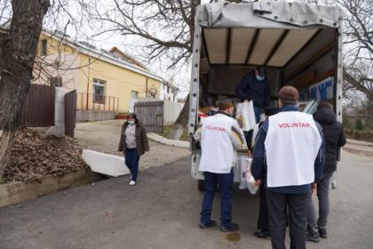 Ediţia a 7-a a activităţii social-filantropice „Bucuria de a dărui“ în Eparhia Dunării de Jos – fotografia 45