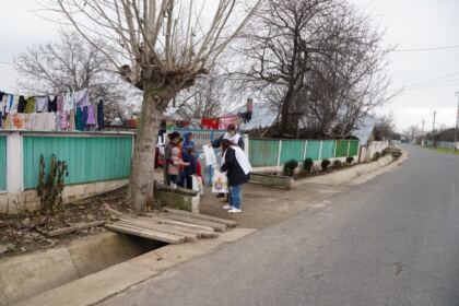 Ediţia a 7-a a activităţii social-filantropice „Bucuria de a dărui“ în Eparhia Dunării de Jos – fotografia 47