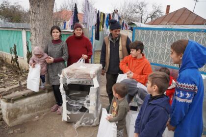 Ediţia a 7-a a activităţii social-filantropice „Bucuria de a dărui“ în Eparhia Dunării de Jos – fotografia 48