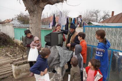 Ediţia a 7-a a activităţii social-filantropice „Bucuria de a dărui“ în Eparhia Dunării de Jos – fotografia 49