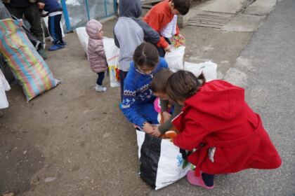 Ediţia a 7-a a activităţii social-filantropice „Bucuria de a dărui“ în Eparhia Dunării de Jos – fotografia 51