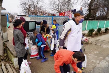 Ediţia a 7-a a activităţii social-filantropice „Bucuria de a dărui“ în Eparhia Dunării de Jos – fotografia 52