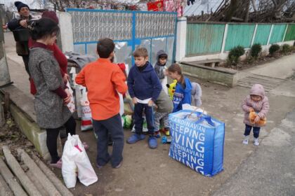 Ediţia a 7-a a activităţii social-filantropice „Bucuria de a dărui“ în Eparhia Dunării de Jos – fotografia 53
