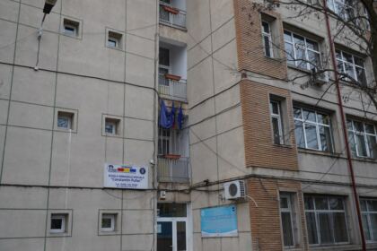 Copiii de la Şcoala Specială „Constantin Pufan“ din Galaţi au primit daruri din partea Arhiepiscopiei Dunării de Jos – fotografia 1