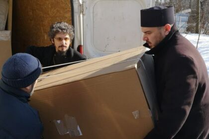 Încă o familie cu 10 copii în nordul judeţului Galaţi a primit sprijin din partea Arhiepiscopiei Dunării de Jos – fotografia 8