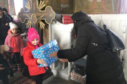 Program filantropic pentru 70 de copii din satul Costieni, judeţul Galaţi – fotografia 13