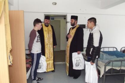 Activităţi social-filantropice la Duminica Înfricoşătoarei Judecăţi în Arhiepiscopia Dunării de Jos – fotografia 8