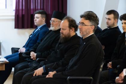 Poetul naţional Mihai Eminescu a fost omagiat de elevii Seminarului Teologic „Sfântul Apostol Andrei“ din Galaţi – fotografia 3