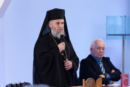 Poetul naţional Mihai Eminescu a fost omagiat de elevii Seminarului Teologic „Sfântul Apostol Andrei“ din Galaţi – fotografia 5