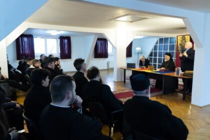 Poetul naţional Mihai Eminescu a fost omagiat de elevii Seminarului Teologic „Sfântul Apostol Andrei“ din Galaţi – fotografia 9