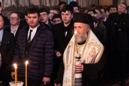Poetul naţional Mihai Eminescu a fost omagiat de elevii Seminarului Teologic „Sfântul Apostol Andrei“ din Galaţi – fotografia 7