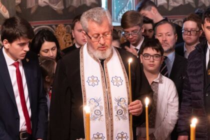 Poetul naţional Mihai Eminescu a fost omagiat de elevii Seminarului Teologic „Sfântul Apostol Andrei“ din Galaţi – fotografia 8