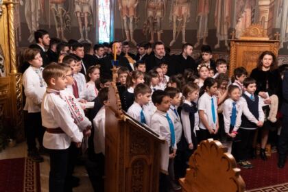 Poetul naţional Mihai Eminescu a fost omagiat de elevii Seminarului Teologic „Sfântul Apostol Andrei“ din Galaţi – fotografia 9