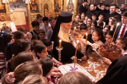 Poetul naţional Mihai Eminescu a fost omagiat de elevii Seminarului Teologic „Sfântul Apostol Andrei“ din Galaţi – fotografia 12