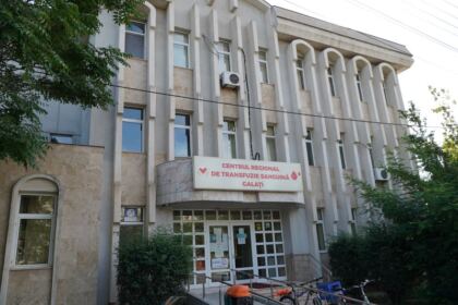 Preoţi şi credincioşi voluntari din Protopopiatul Tecuci au donat sânge la Galaţi – fotografia 1