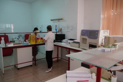 Preoţi şi credincioşi voluntari din Protopopiatul Tecuci au donat sânge la Galaţi – fotografia 7