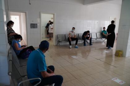 Preoţi şi credincioşi voluntari din Protopopiatul Tecuci au donat sânge la Galaţi – fotografia 8