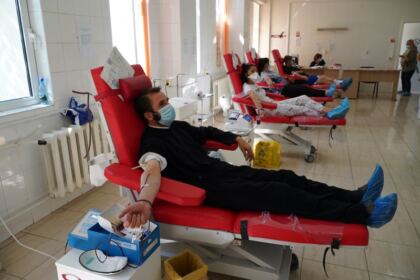 Preoţi şi credincioşi voluntari din Protopopiatul Tecuci au donat sânge la Galaţi – fotografia 18
