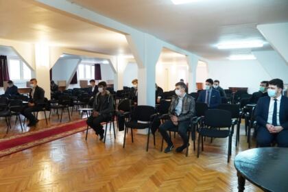 Elevii Seminarului Teologic „Sf. Andrei“ din Galaţi au început pregătirile pentru examenele naţionale – fotografia 2