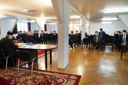 Elevii Seminarului Teologic „Sf. Andrei“ din Galaţi au început pregătirile pentru examenele naţionale – fotografia 3