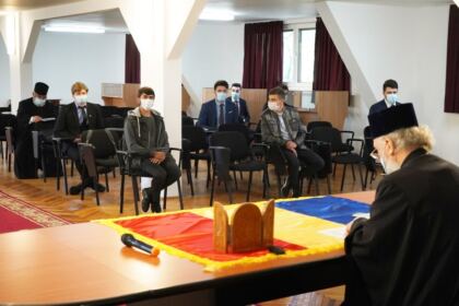Elevii Seminarului Teologic „Sf. Andrei“ din Galaţi au început pregătirile pentru examenele naţionale – fotografia 4