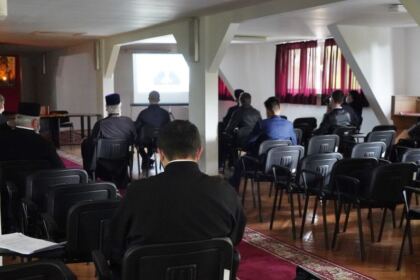 Elevii Seminarului Teologic „Sf. Andrei“ din Galaţi au început pregătirile pentru examenele naţionale – fotografia 14