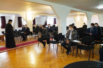 Elevii Seminarului Teologic „Sf. Andrei“ din Galaţi au început pregătirile pentru examenele naţionale – fotografia 18