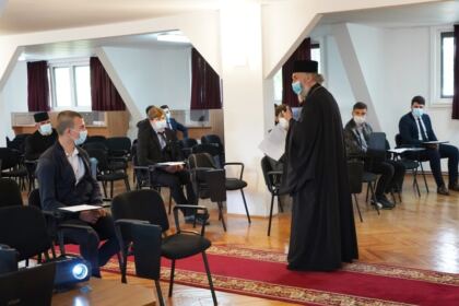 Elevii Seminarului Teologic „Sf. Andrei“ din Galaţi au început pregătirile pentru examenele naţionale – fotografia 19