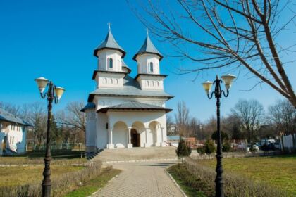 Acțiune social-filantropică în parohia „Pogorârea Sfântului Duh“ din Galați – fotografia 1