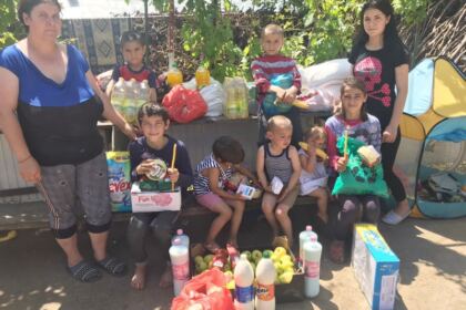 Daruri pentru familia cu 10 copii din localitatea Mălureni, județul Galați – fotografia 5