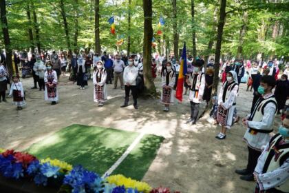 Sărbătoarea Preasfintei Treimi în pădurea Buciumenilor – fotografia 20