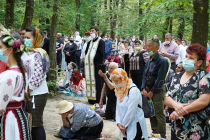 Sărbătoarea Preasfintei Treimi în pădurea Buciumenilor – fotografia 32