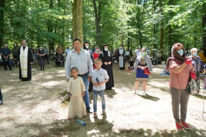 Sărbătoarea Preasfintei Treimi în pădurea Buciumenilor – fotografia 35