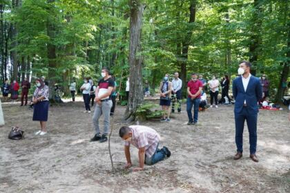 Sărbătoarea Preasfintei Treimi în pădurea Buciumenilor – fotografia 36