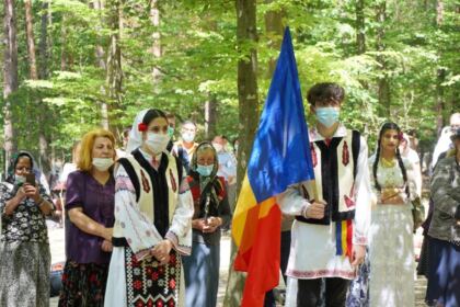 Sărbătoarea Preasfintei Treimi în pădurea Buciumenilor – fotografia 44