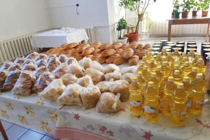 Parohia „Sfânta Cuvioasă Parascheva“ din Galați a oferit un nou ajutor persoanelor nevoiașe – fotografia 4