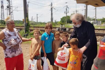 Parohia „Sfânta Cuvioasă Parascheva“ din Galați a oferit un nou ajutor persoanelor nevoiașe – fotografia 15