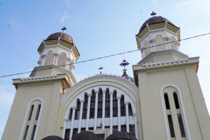Parohia „Sfânta Cuvioasă Parascheva“ din Galați oferă în această săptămână ajutoare tinerilor dintr-un centru social – fotografia 1