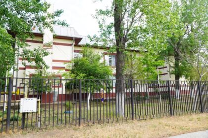 Parohia „Sfânta Cuvioasă Parascheva“ din Galați oferă în această săptămână ajutoare tinerilor dintr-un centru social – fotografia 15