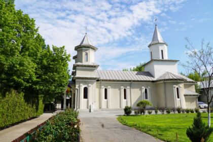 Pomenirea Sfântului Efrem cel Nou şi daruri pentru familii cu mulţi copii – fotografia 9