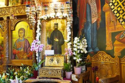 Pomenirea Sfântului Efrem cel Nou şi daruri pentru familii cu mulţi copii – fotografia 14