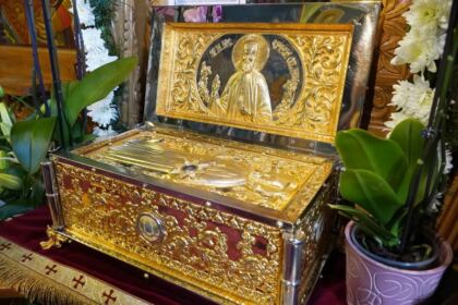 Pomenirea Sfântului Efrem cel Nou şi daruri pentru familii cu mulţi copii – fotografia 16