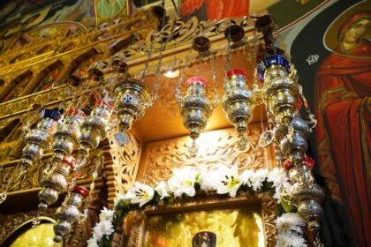 Pomenirea Sfântului Efrem cel Nou şi daruri pentru familii cu mulţi copii – fotografia 17