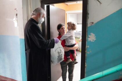 Pomenirea Sfântului Efrem cel Nou şi daruri pentru familii cu mulţi copii – fotografia 30