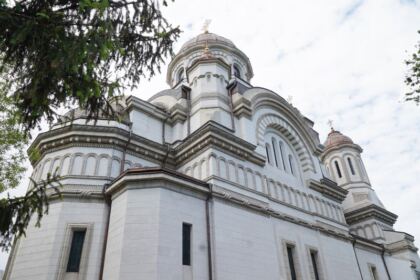 Arhiepiscopiei Dunării de Jos sprijină cele trei eparhii din Basarabia – fotografia 1