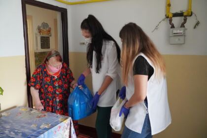 Activități social-filantopice la Centrul multifuncțional de servicii sociale „Speranțe pentru vârsta a III-a“ al Parohiei „Pogorârea Sfântului Duh“ – Galați – fotografia 11
