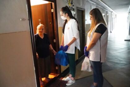 Activități social-filantopice la Centrul multifuncțional de servicii sociale „Speranțe pentru vârsta a III-a“ al Parohiei „Pogorârea Sfântului Duh“ – Galați – fotografia 12